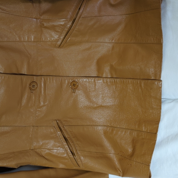 Newport News caramel colored leather jacket with pockets - Picture 3 of 4